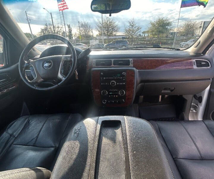 2013 TAHOE WHITE