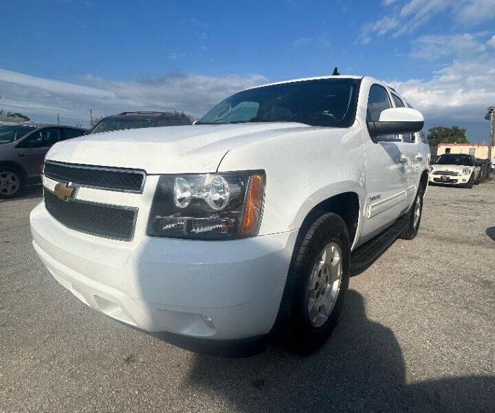 2013 TAHOE WHITE