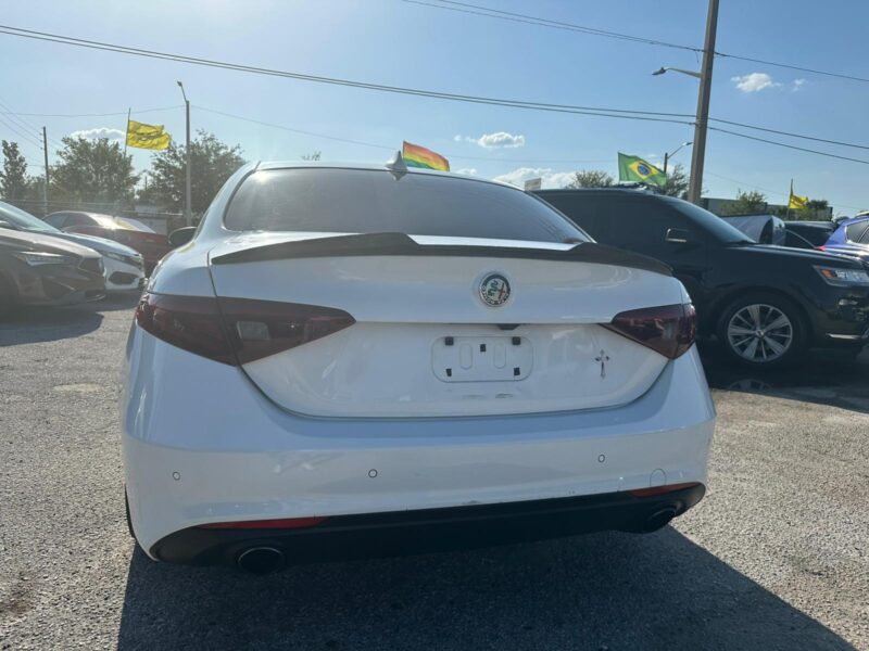 2018 ALA ROMEO GIULIA