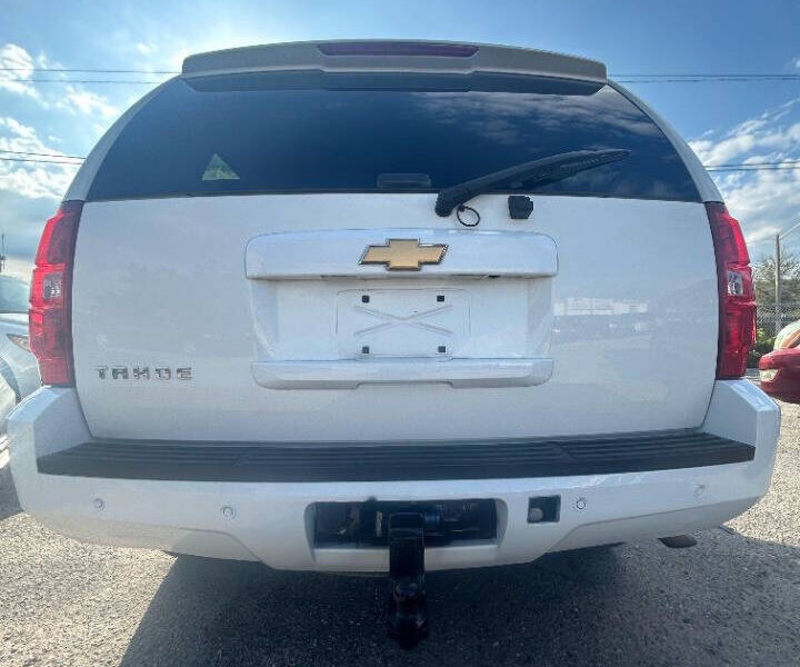 2013 TAHOE WHITE