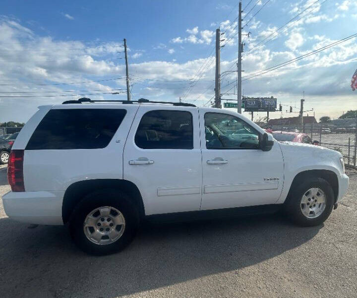 2013 TAHOE WHITE