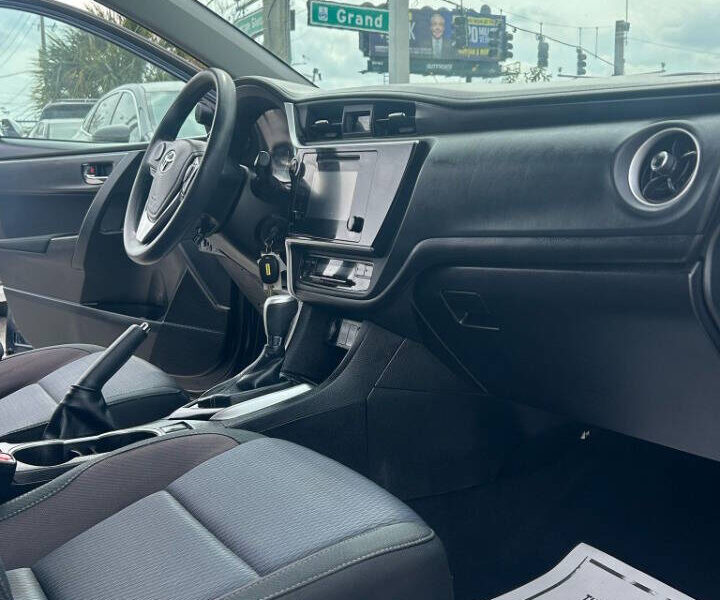 2018 TOYOTA COROLLA LE BLUE
