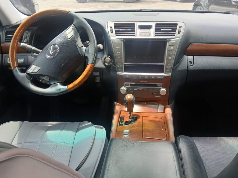 2011 LEXUS LS 460