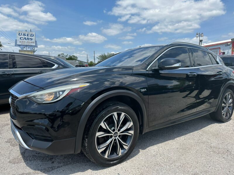 2017 INFINITY QX30