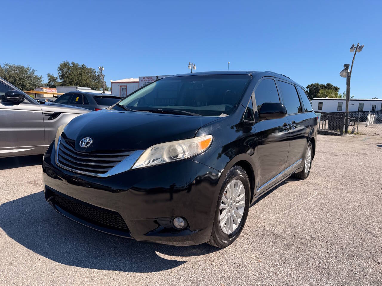 2014 Toyota Sienna XLE Minivan 4D
